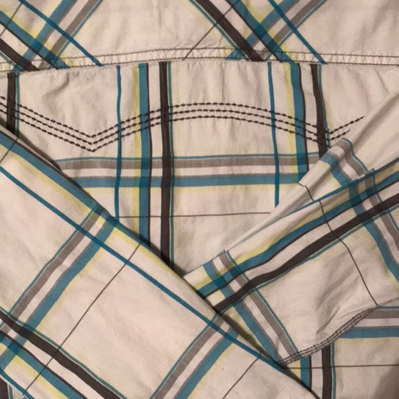 BKE Button Up - Picture 3 of 5